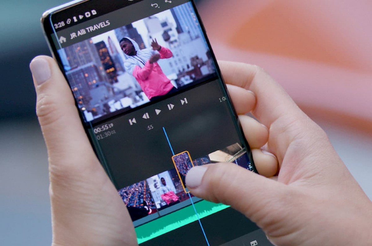 Tampilan aplikasi Adobe Premiere Rush pada perangkat smartphone.